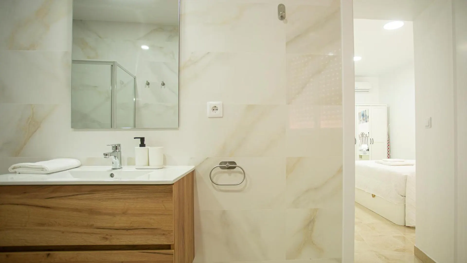 Wish Suite Amparo De Sevilla 0*, Seville